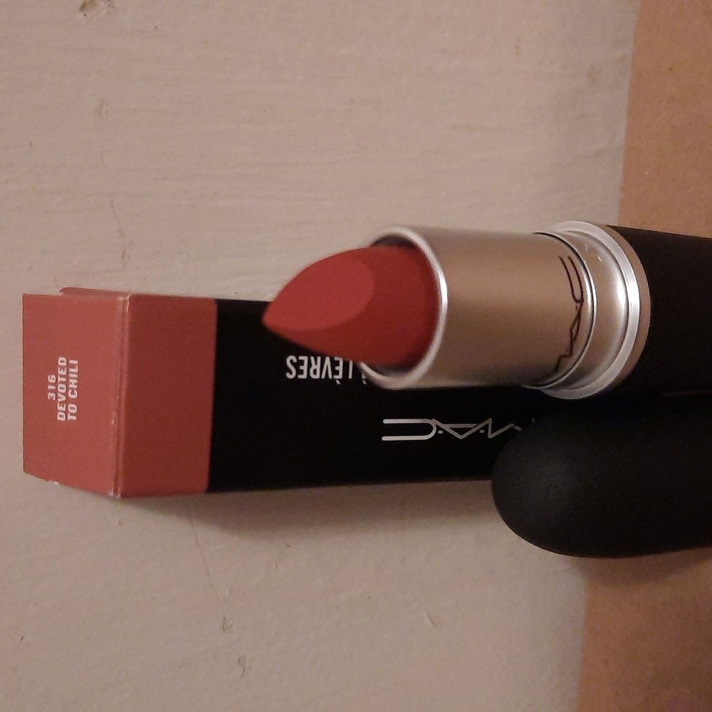 MAC Matt lipstick 💄 Devoted To Chili 💋NIB